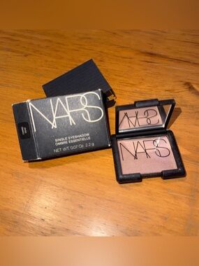 NARS Single Eyeshadow Cairo 2042 - shimmery Champagne Rose